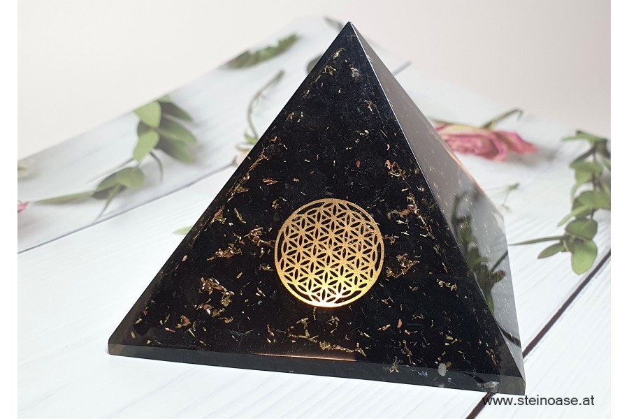 Orgonit Pyramide: Schörl Turmalin & Blume des Lebens 55mm